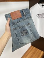 Miumiu 2025Ss蛇年夏季贺岁款牛仔裤。原单1:1制作，日常必备的完美之选，简单大气亦时尚有型，定制进口丹宁面料 ，重工洗水工艺，做工复杂工艺精湛。轻松
