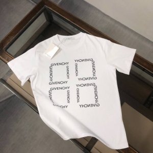 纪梵希 夏季新款圆领短袖T恤 270克重磅高端纯棉面料 手感质感都极完美 修身裁剪设计干净利落 时尚又好看 走线做工非常精致 版型效果超赞 而且透气性能超强 任
