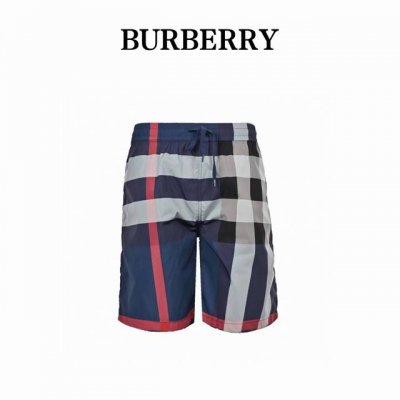 Burberry 巴宝莉 经典大格子短裤 这款短裤采用薄款设计，无需担心闷热或出汗，轻盈自然。经典的格子图案在阳光下更显出夏日感，使您瞬间成为海滩的焦点。 后口
