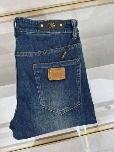 dg 2025Ss春夏最新品，专柜同步有售，原单狠货，水洗休闲牛仔裤 进口原版水洗弹力面料，后兜设计字母凹凸压胶工艺，完美五金装饰 超重工艺设计 时尚必备品 简