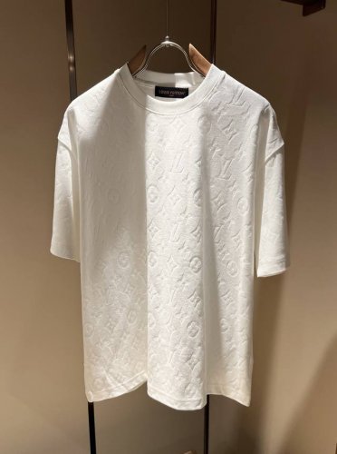 Louis Vuit*On 路易家族 2025春夏新款Monogram系列！轻奢休闲套装，男女同款装饰！路易家族的新高端，细节品质永远的那么完美无瑕，创意设计层