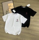 moncler 蒙口两色红蓝白黑拼色刺绣标情侣款短袖T恤 Moncler蒙口短袖T恤的价格P其实蛮有优势的 去过专柜的应该都知道蒙口的价格P不会比Gucci B