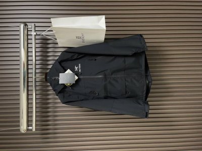 Arcteryx 始祖鸟 Alpha 第六代科技面料冲锋衣外套，乘风入境 直面而行！上身零负担！醉经典的Sq Hoody系列 真正的户外多样化功能性与颜值设计都