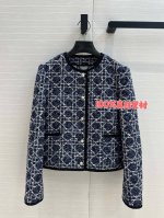 独家首发高端原单品质！认准我家100%真丝里衬。 Dio*25早春限定蓝白戴妃藤格纹经典箱型圆领西装小外套，原版开发定制立体编织粗花呢面料立体挺阔！减龄气质经典