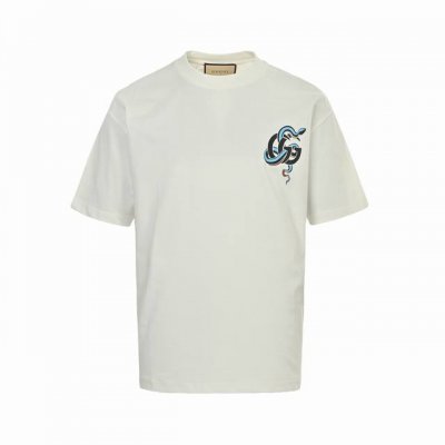 gucci 古驰 25Ss 蛇年限定新花短袖 采用独特的标识设计 巧妙融入蛇年生肖印花 圆领剪裁简约大方 彰显时尚气息 本款T恤定制选用260克100 双纱纯棉