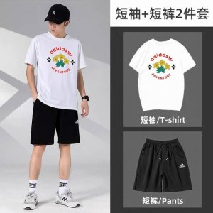Adidas阿迪达斯休闲情侣款短袖短裤运动套装，男女均可轻松上身驾驭 ，面料柔软有弹性超级舒服 ！细节一步到位 ，腰部内里有抽绳可以随意调节！ 上身效果超赞！超