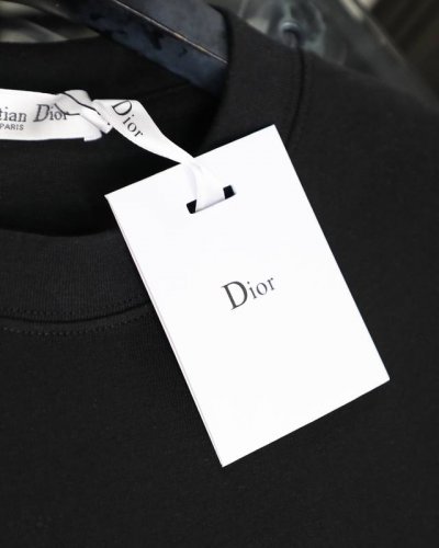 细节图# Dior 迪奥2025新款经典字母满印涂鸦短袖圆领T恤男女同款 采用特定重磅32S精棉平纹针织面料，280克重；搭配32S+70D拉架螺纹，280G：