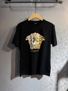 Versace 范思哲 25Ss新款春夏短袖 最高版本客供定制高端丝光棉面料 简单时尚款 配色超级好看 经典Logo的设计 L2简单大方的款式 满满的高级感 四
