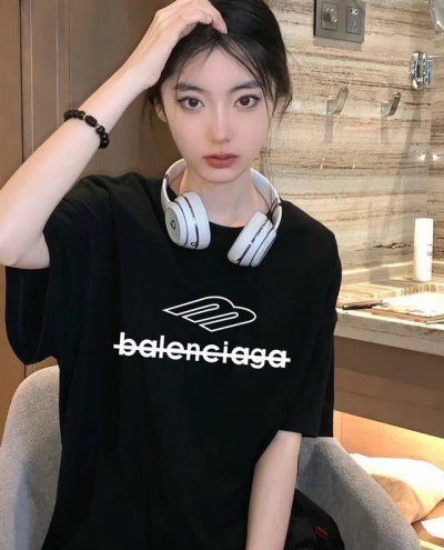 Balenciaga巴黎世家划线圆领短袖半袖T恤 面料采用260克纯棉双纱食毛面料 双线二本针压线 久洗不变形 原版定制三标 高端进口印花 随意水洗 情侣可穿