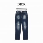 Dior 迪奥 口袋方块Logo牛仔长裤 今年为止做的最牛逼的牛仔裤，重度水洗工艺，暗藏玄机的细节非常多，这次主推的裤子无论是版型还是上身都太完美，不如去做20