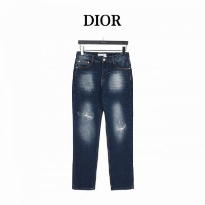 Dior 迪奥 口袋方块Logo牛仔长裤 今年为止做的最牛逼的牛仔裤，重度水洗工艺，暗藏玄机的细节非常多，这次主推的裤子无论是版型还是上身都太完美，不如去做20