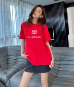 上新！Balenciaga巴黎世家经典短袖T恤，把经典玩出不同，打破单一设计再创造，增多点趣味性！男女同款入，厚实有质感，透气且吸汗，喜欢就盘她！ 尺码：S-3