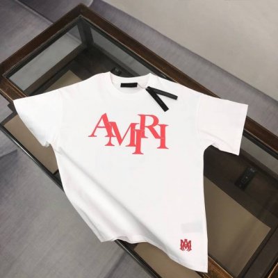 Amiri 埃米尔 25Ss专柜同款圆领短袖T恤 胸前定制绒面发泡压花Logo工艺 特供定制面料 厚板立体 衣服偏厚使整体高透气和柔软性的质感更加凸显 饱满的棉