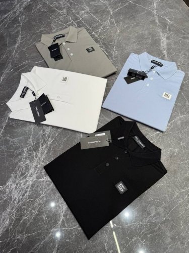 dg 杜嘉班纳25Ss春夏男士Polo！商务休闲款推荐经典基础款.此款短Tee甄选丝光珠地棉面料，触感爽滑软糯，衣身胸前经典Dg皮标.原版五金纽扣辅料.高级与规