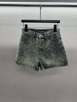 2660 Spring And Summer ！1V老花牛仔短裤， 百看不腻的颜色，做旧色系经典百搭， 时髦低调气质高级！ 三码！