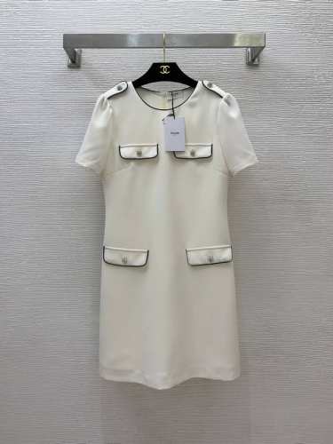 款号G25061228 Celin*思琳新款 高端定制撞色包边肩章装饰修身显瘦P连衣裙！杏色，黑色， S码：胸围88，袖长22，腰围80，裙长89