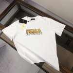 款号:F001 Fendi 芬迪 夏季新款圆领短袖T恤！ 260G双纱纯棉短袖，配套320G纯棉罗纹 手感质感都极完美！修身裁剪设计干净利落！ 时尚又好看！走线