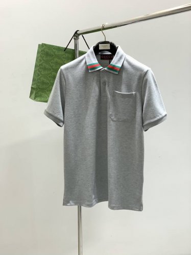 gucci 古驰，2025夏季最新款，专柜同步有售，原单狠货，时尚休闲翻领短袖T恤，上身很有特点！吸睛而有亮点，进口原版面料，顶级印花工艺字母图案装饰Logo，