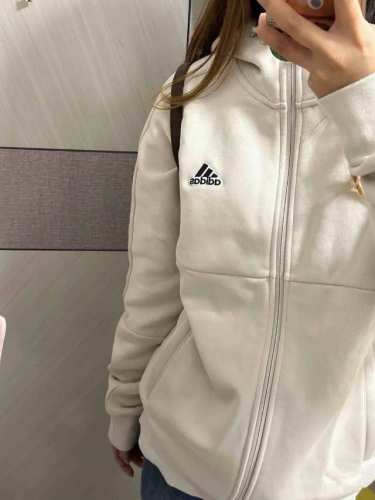 160 Adidas阿迪达斯纯色开衫卫衣女早秋宽松连帽外套百搭休闲美式上衣 放心购入 此款采用复合华棉质地软软糯糯有质感！采用拼接设计做工用料非常好采用刺绣工艺