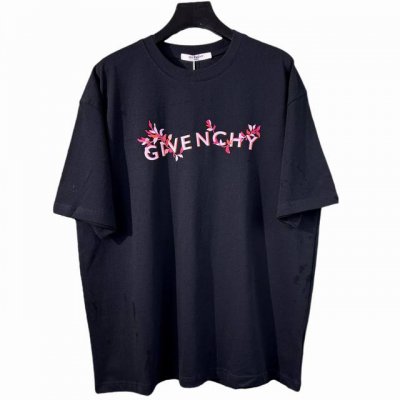givenchy 纪梵希 花卉字母短袖 采用260克双砂面料 三针五线做工 领口包包边条 今年火爆的品牌 看到了就忍不住要自留一件 正确纹路立体印花 正确面料版