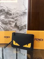 Fendi 芬迪手拿包 进口十字纹，原版五金，手感好。顶级设计师打造休闲风格制作，超顺滑拉链、顶级油边平滑、 超大容量空间设计多卡位+暗格拉链、设计精雕细琢一分