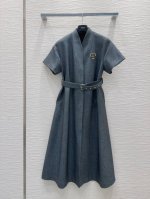 Christian Dio* 2025Ss新款连衣裙 低调奢华立体剪裁 精简线条感设计 高贵典雅又尽显温柔知性的气质 进口特殊材质 里衬微弹柔软舒适 收到手会很