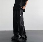 耐克Nike新款夏季双拉链侧边网孔设计速干裤子男潮牌宽松直筒百搭休闲运动长裤 双针走线双拉链网孔侧边拼接工艺非常做工精细扎实非普通工艺可比 此款采用冰丝速干面料