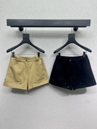 L家工装休闲短裤 上身百搭不挑人 工装风 铆钉装饰 简约又不失设计感 舒适又百搭时尚 高品质 两色 尺码Sml