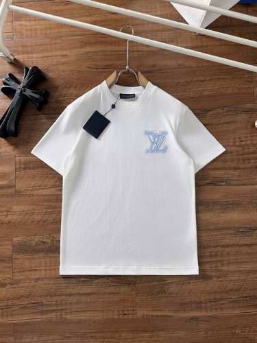 lv 2025夏装新款男女同款短袖T恤，！定制专属纯棉面料，定制原版工艺螺纹，胸前重工字母Logo工艺设计！简约大方，从容百搭，档次极高，完美融入时尚还有风情感