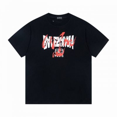 上新： 款号：B303 Balenciaga 巴黎世家新款经典胸前字母印花圆领短袖T恤 1面料采用260克纯棉双纱面料 柔软亲肤、透气性强，定位裁剪工艺Over