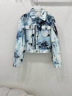 Dio*25新款水墨丹青度假系列同步上新啦 绝美水墨风 通体满印节节高竹子竹叶印花系列 全对花牛仔外套 定制Yb五金 经典小蜜蜂刺绣 后下摆经典皮标装饰 进口牛