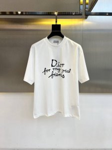 dio迪奥、25新款 男士棉质印花图案休闲宽松短袖T恤，图案印花，采用高密度莫代尔冰感面料，同布罗纹圆领搭打造休闲效果。宽松款式，面料无闷热感，舒适透气柔软，可