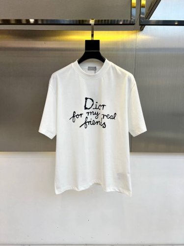 dio迪奥、25新款 男士棉质印花图案休闲宽松短袖T恤，图案印花，采用高密度莫代尔冰感面料，同布罗纹圆领搭打造休闲效果。宽松款式，面料无闷热感，舒适透气柔软，可