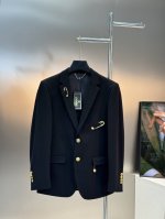 Fend*联名Versac*25S新款休闲西服外套精品推荐外贸公司订单！进口五金配件.高级感强！进口原版天眼布四面弹布料，笔挺垂感十足，整件衣服车工走线整齐平整