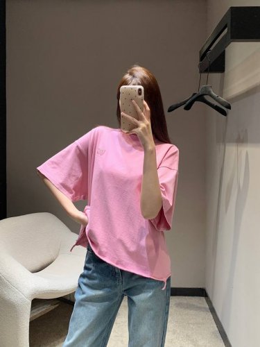 balenciag* 25Ss春夏新款 字母刺绣印花破洞圆领短袖T恤丨独家Yb开发！高版出品！宽松落肩T恤裁剪 凸显品牌格调 采用克重纯棉制成 略带有弹力 呈现