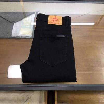 新品牛仔 prad... 2025Ss最新款男士牛仔长裤，精纺定做高端品质，100%弹力丹宁牛仔棉质牛仔长裤，定织100%纯棉品质面料，裤身肌理感带来弹力毫无束