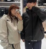 上新 高版本 Tnf北面春夏季经典款拼接纯色连帽冲锋衣外套！男女同款网红博主推荐款！ 尺码:S.M,L,Xl,2Xl, 颜色 黑色.大地灰.卡其 防风防水面