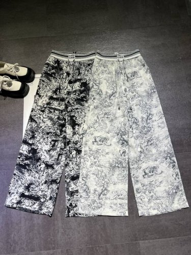 超级爆款裤子出货，夏季超凉爽防蚊面料，迪奥动物世界印花，洋气时尚，两色现货Sml