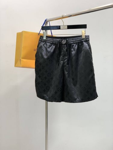 louisvuitton 路易威登，2025夏季最新款，专柜同步有售，原单狠货，时尚休闲套装，上身很有特点！吸睛而有亮点，进口原版面料，顶级刺绣工艺字母图案装饰