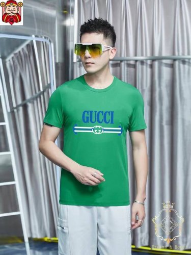 直 品牌 Gucci 古奇 胖子福音 原单男士休闲短袖T恤，2025春夏新品，定制胸前顶级Logo 工艺、搭配整件细节 品质及剪裁设计都堪称一流，定制进口丝光棉
