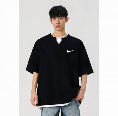 nike 耐克海外限定假两件短袖T恤，男女同款，Ins小红书教你搭配上身，春秋新品首发，版型宽松，修饰脸型且舒适有型，近年来深受欢迎的风格，细节无敌，大方又随性
