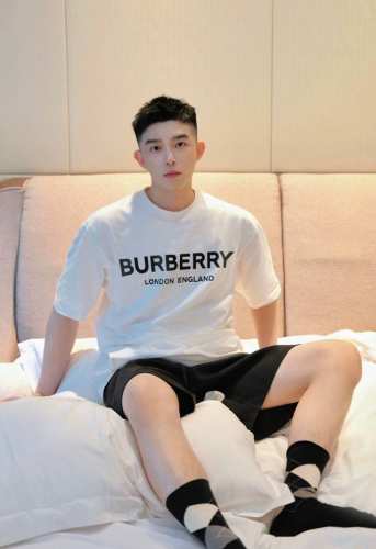 特价50 burberry/巴宝莉男女印花字母T恤 经典休闲短袖体恤 颜色:黑色 白色 尺码:S-3Xl