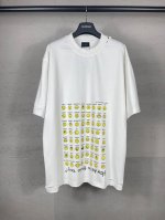 实拍图 顶级版本.官网品质 Balenci*Ga 巴黎.Ss25最新款笑脸集合印花洗水做旧磨烂短袖T恤.成衣多位做旧磨烂 。砖柜同步.第一时间正品研制，欢印对比