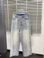 Balenciga巴黎世家独家专供新款休闲阔腿牛仔裤高端版本！褶皱阔腿设计 专柜定制面料 透气舒适度高，细节无可挑剔，品牌元素设计理念，体现高品质。手感细腻柔软