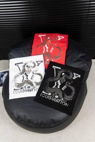 款号 L61 louis Vuitton路易威登 2025Ss龙年限定圆领短袖 - Louis Vuitton法国路威酩轩集团-Lvmh旗下品牌 著名奢侈品箱包