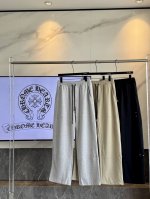 Chrome Hearts 克罗心 刺绣针织短裤 几条短裤是夏日常备，但即使穿短裤也要有品，不能掉品味！这款就是你们的最佳选择，珍珠吊坠饰，时髦藏在小细节里面，