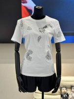 ermanno Scervino 中文: 依玛诺 被誉为世界蕾丝之王 是来自意大利顶级奢侈时装品牌 [ 蕾丝T ] 原版高订 穿出不一样的感觉 重工刺绣立体花朵
