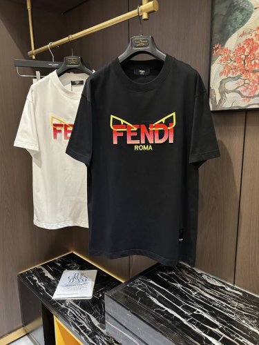 Fd2025 春夏新款短袖 整体上色泽较鲜明和光亮，手感顺滑揉软，悬垂感特强，质地自然柔软、贴身超级舒服，悬垂感特强！ T恤日常穿搭很自在很实用，超级的有韧性比