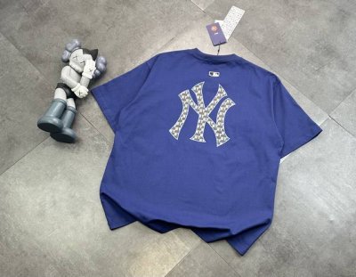 潮牌Mlbny洋基队刺绣小标情侣款短袖T恤！Ny新品印花圆领套头短袖T恤 男女情侣同款，面料采用260G纯棉双纱，面料亲肤舒适透气，触感细腻Ny洋基队情侣烫印T