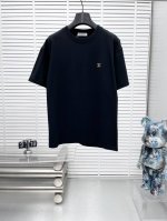 p180 celin*25Ss新款短袖，金属小Logo设计，时尚个性百搭潮流，纯原品质原版洗水面料。吊牌领标水洗麦三标齐全 尺码：S-Xl